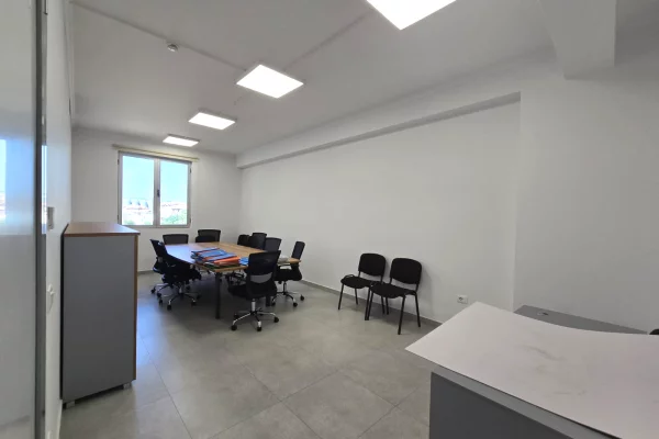 🏢 JEPET GODINE 4-KATESHE ME QIRA – RRUGA DRITAN HOXHA 🔑