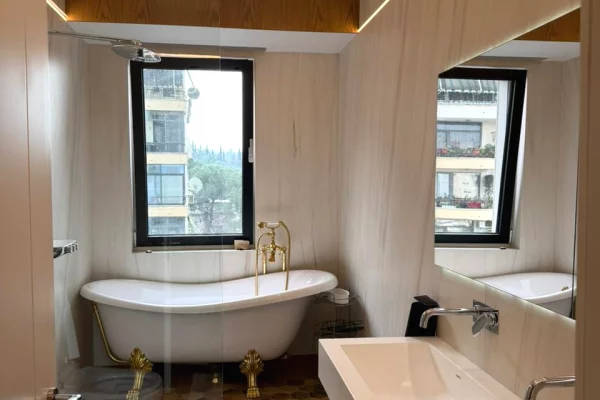 Shtepi ne shitje Apartament ne Tirane, 2+1, Mobilimi E mobiluar, Pagesa 11,111  Euro.