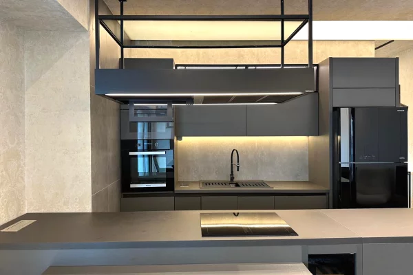 Shtepi ne shitje Apartament ne Tirane, 2+1, Mobilimi E mobiluar, Pagesa 11,111  Euro.