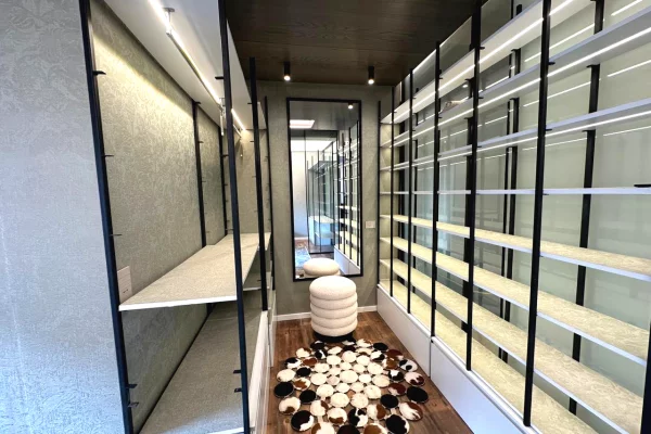 Shtepi ne shitje Apartament ne Tirane, 2+1, Mobilimi E mobiluar, Pagesa 11,111  Euro.