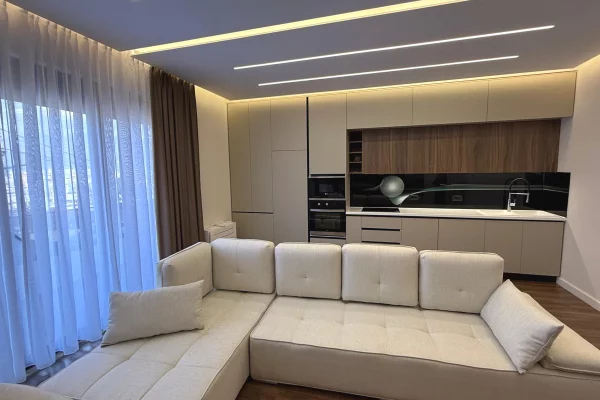 Appartamento in affitto a Tirana 2+1, Arredato