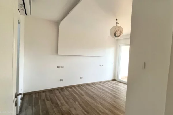 Appartamento in vendita a Tirana 2+1, Vuoto