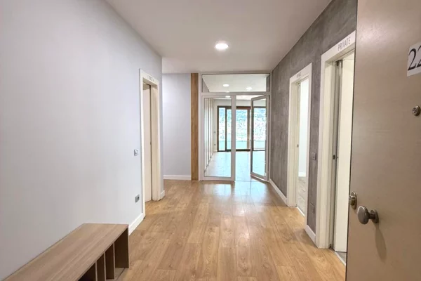 Ambient biznesi me qera 3+1 ne Tirane - 2,500 Euro