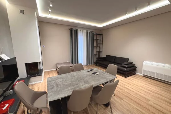 Appartamento in affitto a Tirana 2+1, Arredato