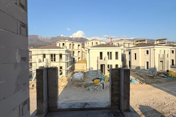 Villa di lusso in vendita a Tirana 3+1, Vuoto