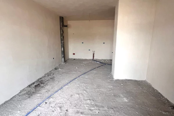 Shtepi ne shitje Apartament ne Tirane, 1+1, Mobilimi Bosh, pa mobiluar, Pagesa 75,000  Euro.