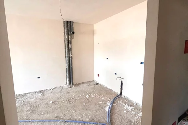 Shtepi ne shitje Apartament ne Tirane, 1+1, Mobilimi Bosh, pa mobiluar, Pagesa 75,000  Euro.