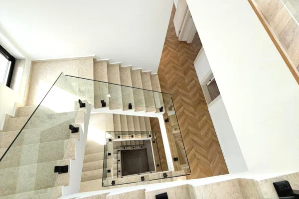 Vilë Luksoze me Pishinë për Shitje – Mjull Bathore, pranë TEG