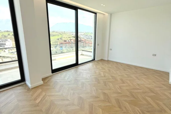 Shtepi ne shitje Vila Luksoze ne Tirane, 3+1, Mobilimi Bosh, pa mobiluar, Pagesa 980,000  Euro.