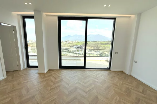 Shtepi ne shitje Vila Luksoze ne Tirane, 3+1, Mobilimi Bosh, pa mobiluar, Pagesa 980,000  Euro.