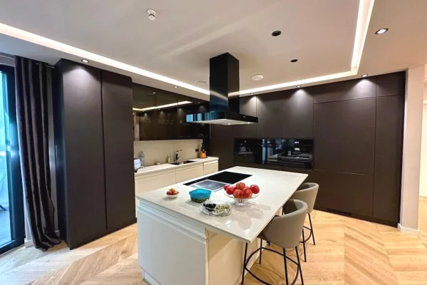 🏡 Vilë 3-Katëshe për Shitje – Mandarin Residence