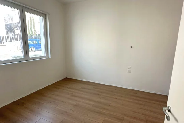 Shtepi ne shitje Vila Luksoze ne Tirane, 4+1, Mobilimi Bosh, pa mobiluar, Pagesa 1,050,000  Euro.