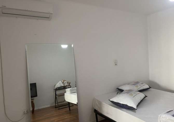 Shtepi ne shitje Apartament ne Tirane, 1+1, Mobilimi E mobiluar, Pagesa 129,000  Euro.