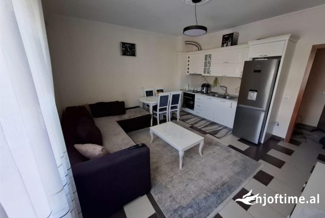 Shtepi ne shitje Apartament ne Tirane, 1+1, Mobilimi E mobiluar, Pagesa 77,000  Euro.