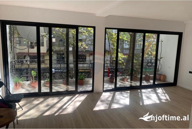 Ambient biznesi me qera 3+1 ne Tirane - 1,200 Euro
