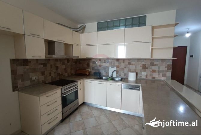 Shtepi me qera Apartament ne Tirane, 2+1, Mobilimi E mobiluar, Pagesa 700  Euro.