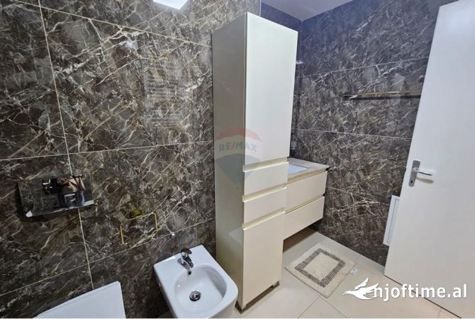 Shtepi me qera Apartament ne Tirane, 2+1, Mobilimi E mobiluar, Pagesa 1,200  Euro.
