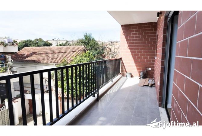 Shtepi me qera Apartament ne Tirane, 2+1, Mobilimi Pjeserisht e mobiluar, Pagesa 650  Euro.