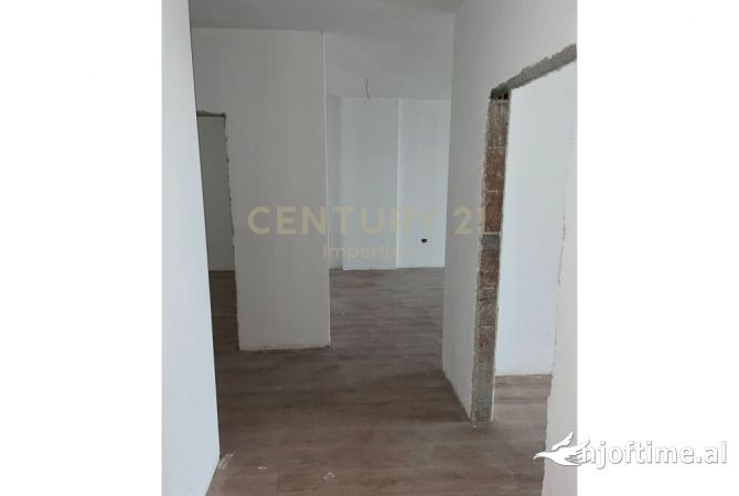 Shtepi ne shitje Apartament ne Tirane, 3+1, Mobilimi Bosh, pa mobiluar, Pagesa 4,300,000  Euro.