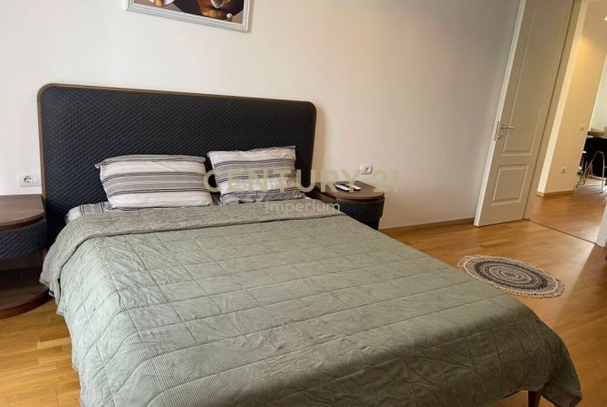 Shtepi ne shitje Apartament ne Tirane, 2+1, Mobilimi E mobiluar, Pagesa 250,000  Euro.