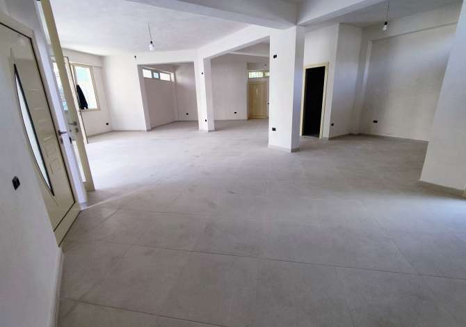 Tirane, jepet me qera ambjent biznesi/magazinimi, 150m2, i sapo perfunduar, Kati 0, prane Sanatorium
