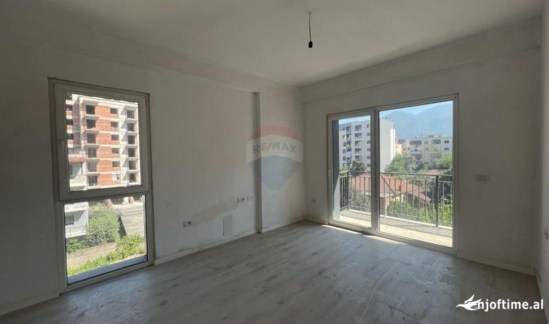 Shtepi ne shitje Apartament ne Tirane, 2+1, Mobilimi Bosh, pa mobiluar, Pagesa 159,000  Euro.