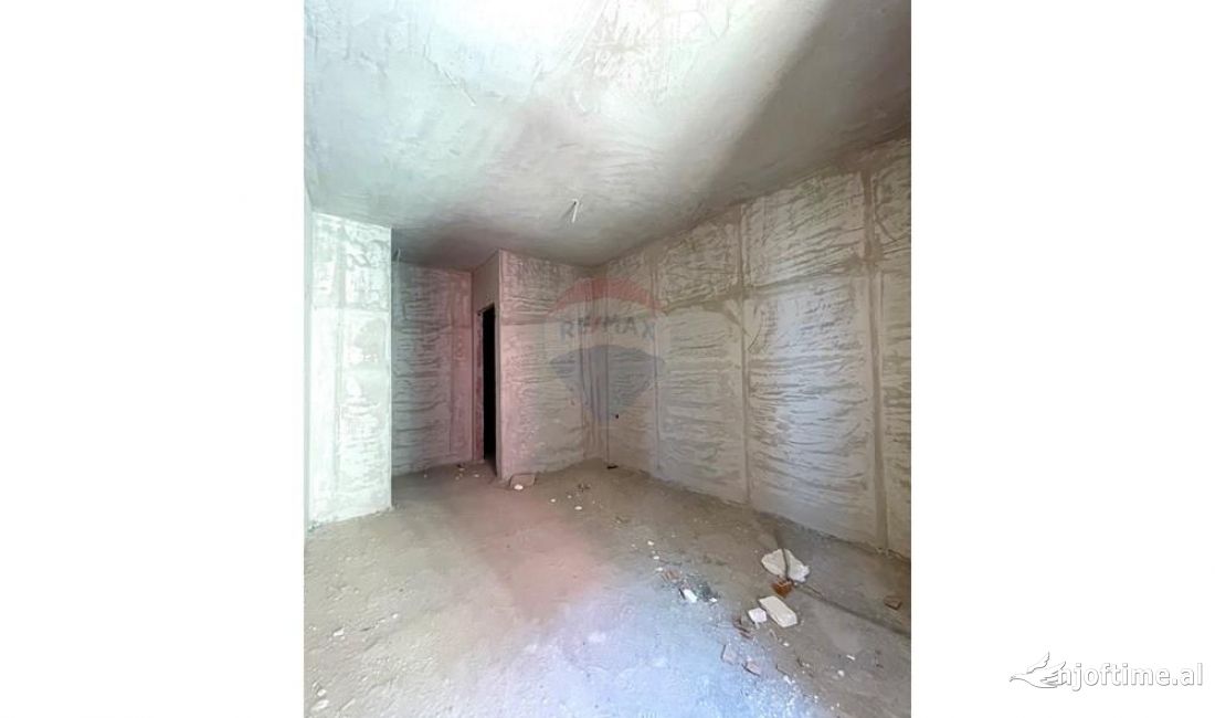 Shtepi ne shitje Apartament ne Tirane, 2+1, Mobilimi Bosh, pa mobiluar, Pagesa 135,000  Euro.
