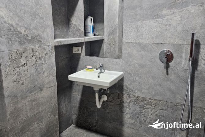 Shtepi me qera 2+1 ne Tirane - 40,000 Leke
