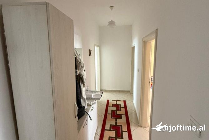 Shtepi me qera Apartament ne Tirane, 2+1, Mobilimi E mobiluar, Pagesa 50,000  Leke.