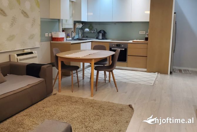 Shtepi me qera 2+1 ne Tirane - 90,000 Leke