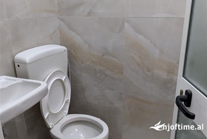 Shtepi me qera Apartament ne Tirane, 2+1, Mobilimi E mobiluar, Pagesa 450  Euro.