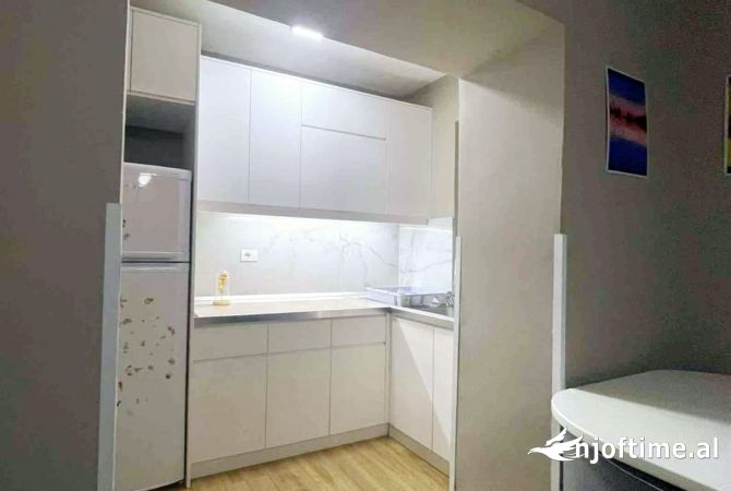 Shtepi me qera Apartament ne Tirane, 1+1, Mobilimi E mobiluar, Pagesa 500  Euro.