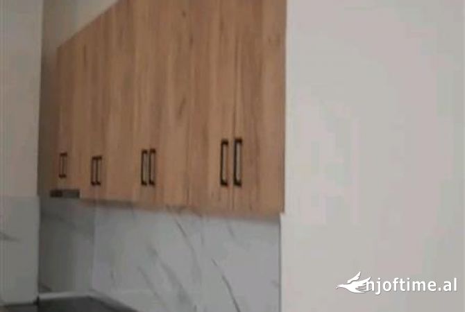 Shtepi me qera Apartament ne Tirane, 1+1, Mobilimi E mobiluar, Pagesa 300  Euro.