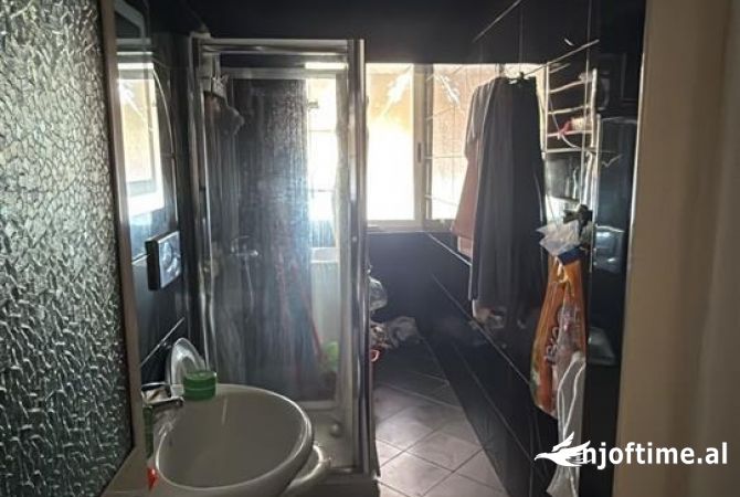 Shtepi me qera Apartament ne Tirane, 1+1, Mobilimi E mobiluar, Pagesa 450  Euro.