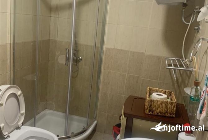 Shtepi me qera Apartament ne Tirane, 1+1, Mobilimi E mobiluar, Pagesa 500  Euro.
