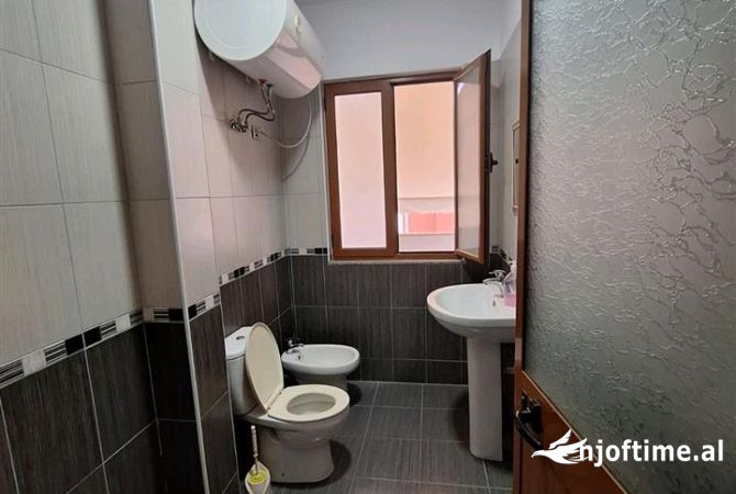 Shtepi me qera Apartament ne Tirane, 2+1, Mobilimi E mobiluar, Pagesa 38,000  Leke.