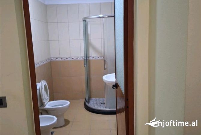 Shtepi me qera Apartament ne Tirane, 2+1, Mobilimi E mobiluar, Pagesa 38,000  Leke.