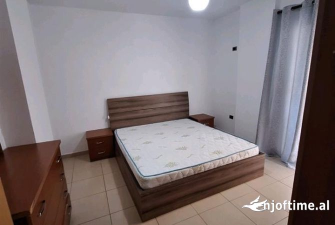 Shtepi me qera Apartament ne Tirane, 2+1, Mobilimi E mobiluar, Pagesa 38,000  Leke.