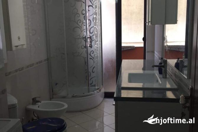 Shtepi me qera Apartament ne Tirane, 1+1, Mobilimi E mobiluar, Pagesa 400  Euro.