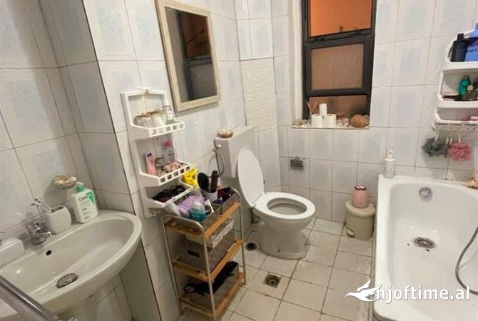 Shtepi me qera Apartament ne Tirane, 1+1, Mobilimi E mobiluar, Pagesa 40,000  Leke.