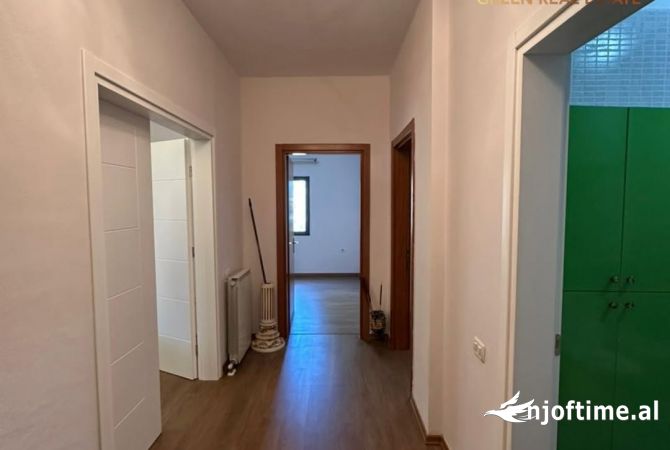 Shtepi me qera Apartament ne Tirane, 2+1, Mobilimi Pjeserisht e mobiluar, Pagesa 650  Euro.