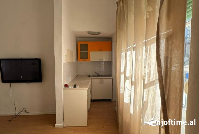 Shtepi me qera Apartament ne Tirane, 2+1, Mobilimi Pjeserisht e mobiluar, Pagesa 600  Euro.