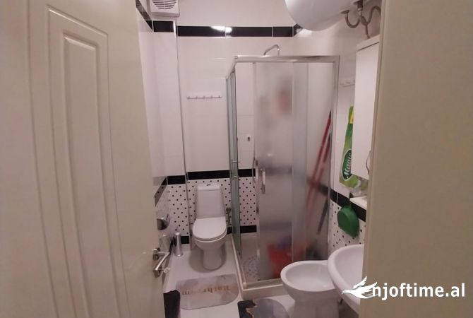 Shtepi ne shitje Apartament ne Tirane, 1+1, Mobilimi E mobiluar, Pagesa 110,000  Euro.