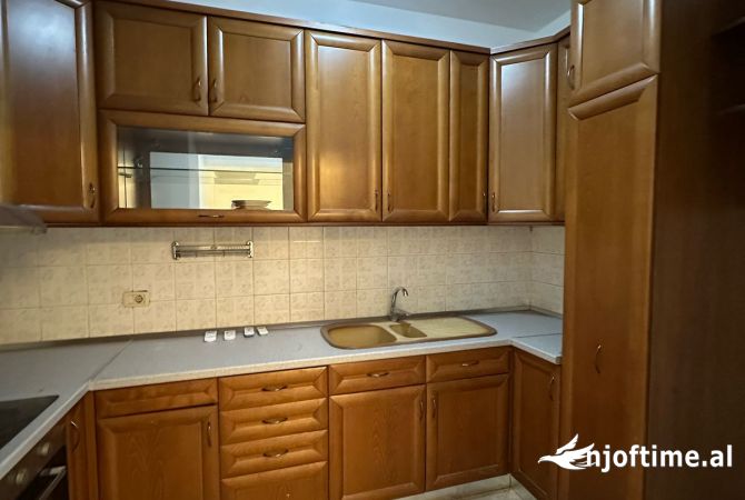 Ambient biznesi me qera 3+1 ne Tirane - 700 Euro