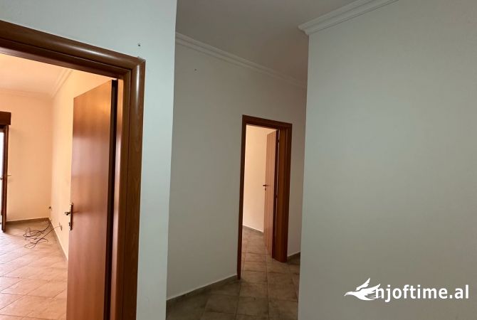 Ambient biznesi me qera 3+1 ne Tirane - 700 Euro