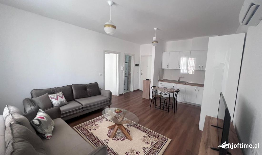 Shtepi me qera Apartament ne Tirane, 1+1, Mobilimi E mobiluar, Pagesa 650  Euro.