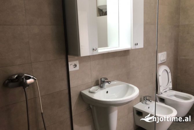 Shtepi me qera Apartament ne Tirane, 2+1, Mobilimi E mobiluar, Pagesa 750  Euro.