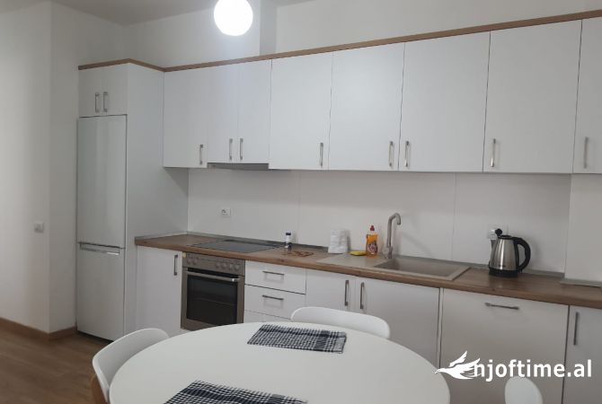 Shtepi me qera Apartament ne Tirane, 2+1, Mobilimi E mobiluar, Pagesa 750  Euro.