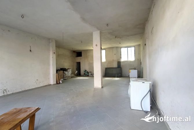 Ambient biznesi me qera 4+1 ne Tirane - 200 Euro