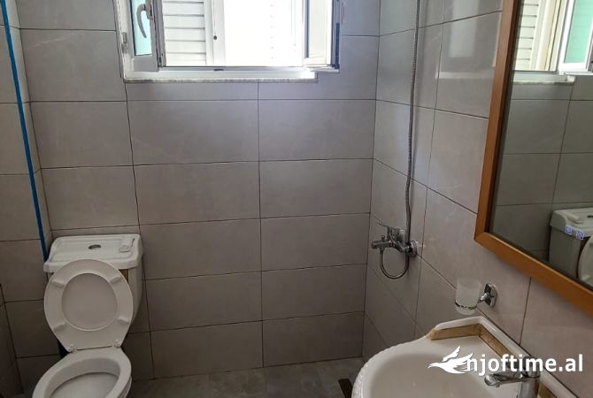 Shtepi me qera Apartament ne Tirane, 3+1, Mobilimi E mobiluar, Pagesa 500  Euro.